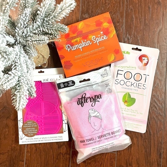 Beauty Bundle - Zoe Ayla, Pedi in Box, Hair Towel - Picture 1 of 5